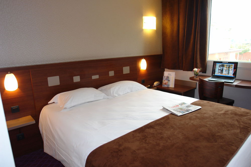 Brit Hotel Rennes Le Castel Exteriör bild
