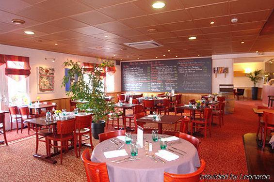 Brit Hotel Rennes Le Castel Restaurang bild