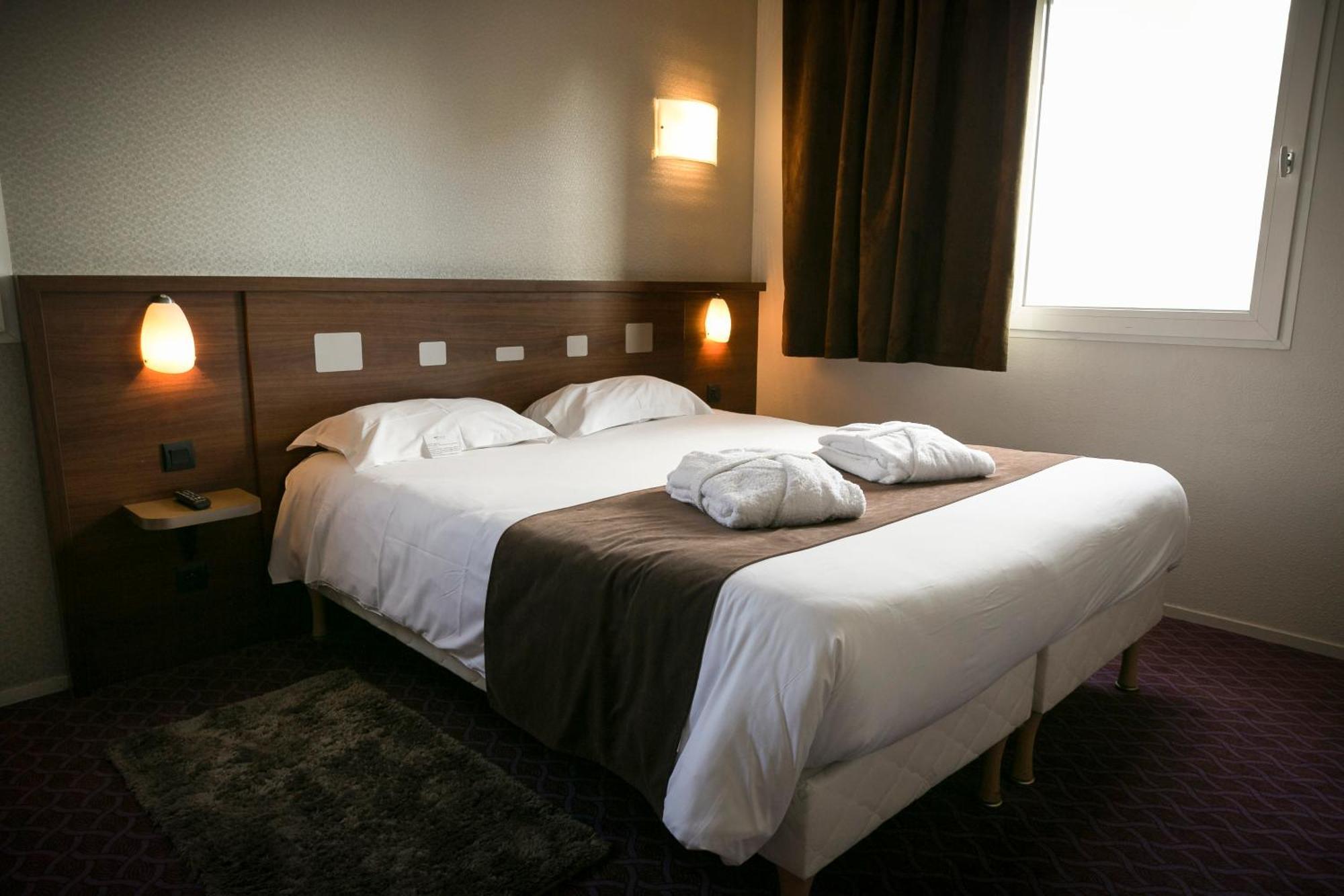 Brit Hotel Rennes Le Castel Exteriör bild