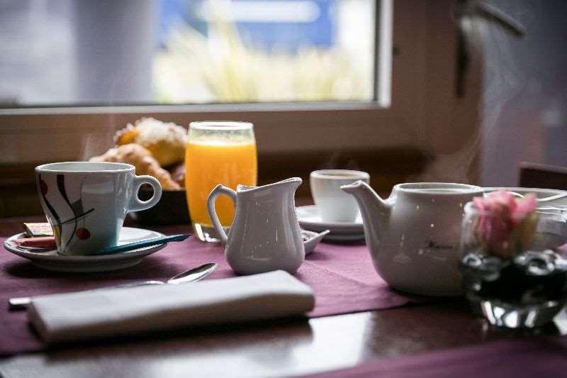 Brit Hotel Rennes Le Castel Restaurang bild