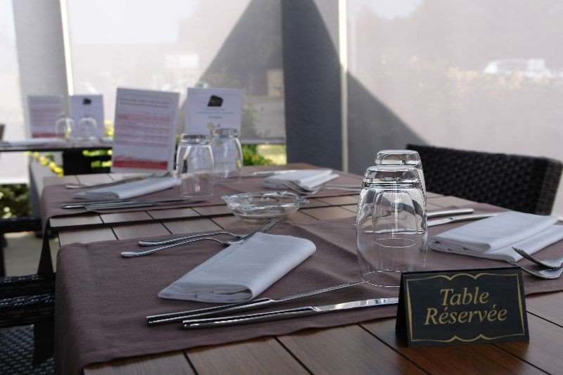 Brit Hotel Rennes Le Castel Restaurang bild